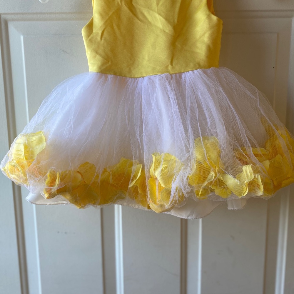 Yellow Tulle dress with rose petals INSIDE
